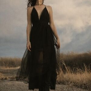 Luxxel Elegant Black Maxi Dress